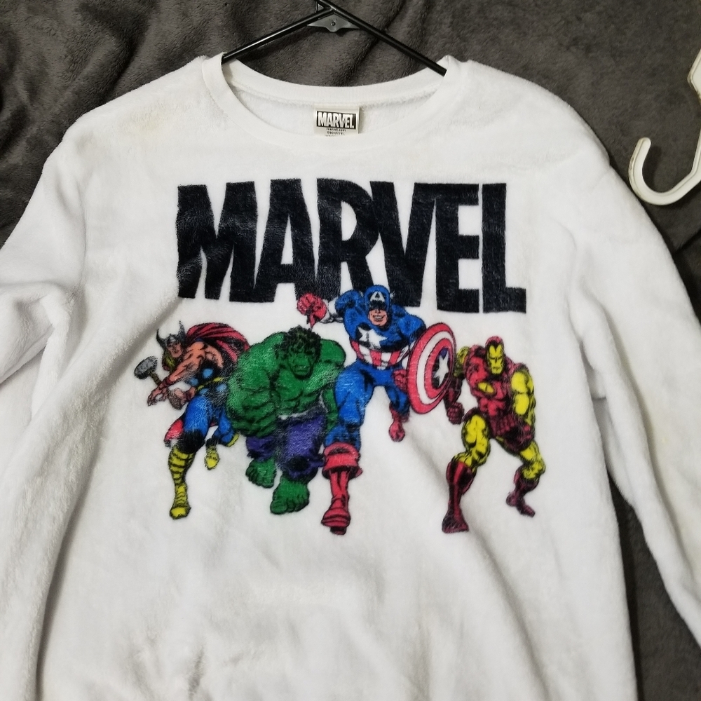 Sweatshirt